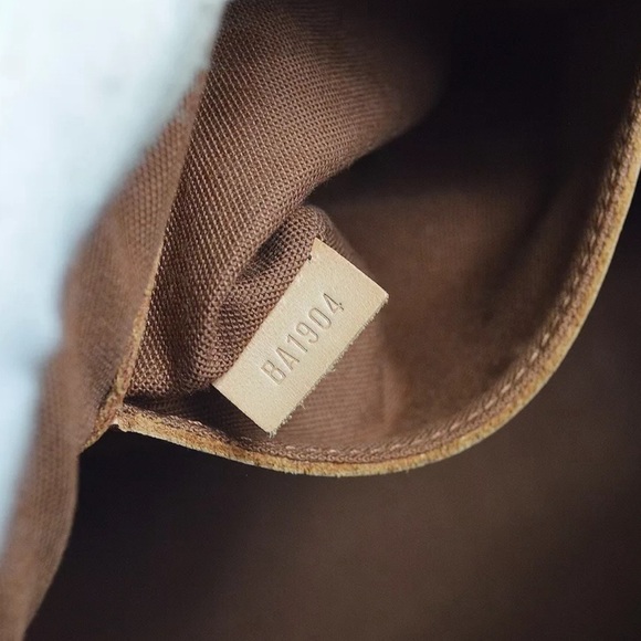 LOUIS VUITTON ALMA PM HANDBAG MONOGRAM with LV lock/key, box, Dustbag /COA - Picture 12 of 14